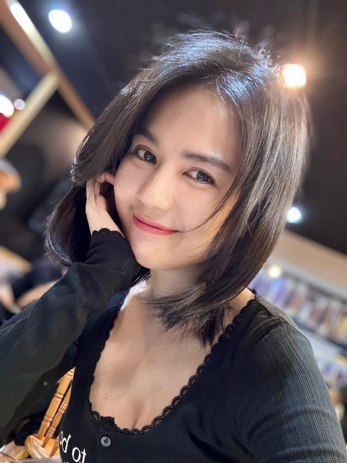 Ngân Collagen gây xôn xao khi chê Ngọc Trinh, lộ tuổi thật khiến CĐM quá sốc - Hình 4