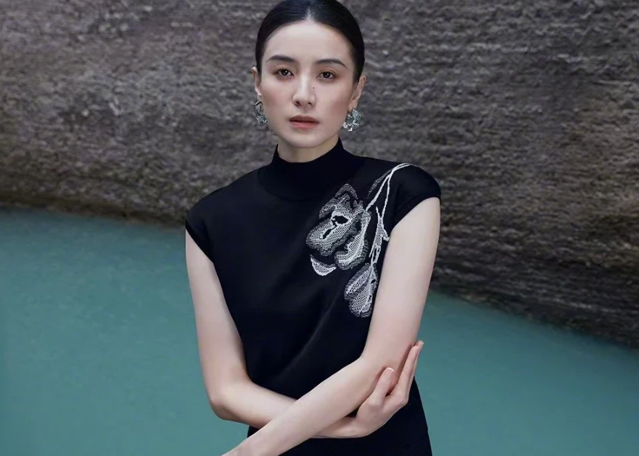Nữ diễn viên khiến Lưu Diệc Phi bật khóc, bị khui scandal dùng tình đổi vai! - Hình 2