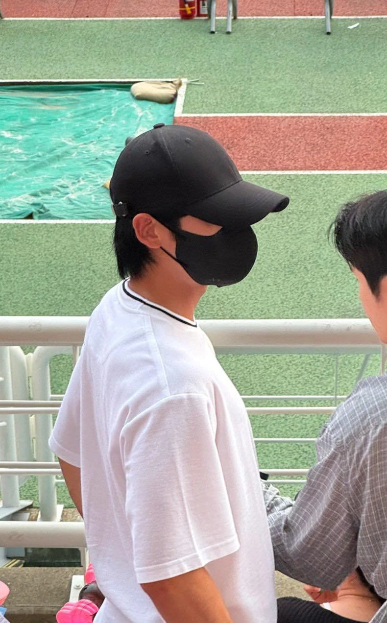 Rumored love Jisoo leaked behind-the-scenes photos of the BLACKPINK concert causing a fever, secretly dating? - Photo 1