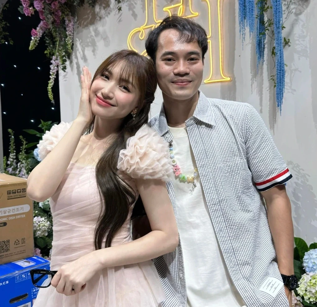 Van Toan was suddenly proposed, escaped from being a bridegroom, fans cheered Hoa Minzy - Photo 7