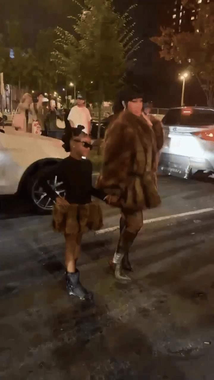 Ái nữ Cardi B dự Fashion Week, thần thái lấn át mẹ, dự sẽ là siêu sao tương lai - Hình 1