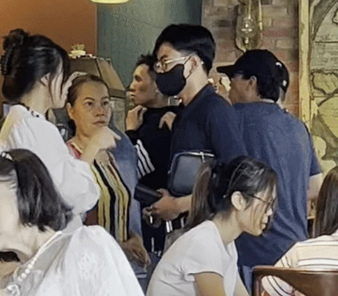 Gia đình Tổng tài lên tiếng cầu cứu, mẹ nhân viên quán cà phê lộ gia thế khủng - Hình 5