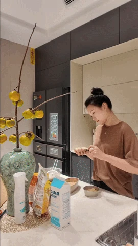 Vợ Đoàn Văn Hậu vào bếp, tinh tế khoe nhà mới tiền tỷ, có món đồ trăm triệu - Hình 1