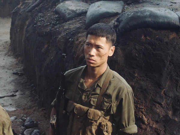 Details in the original work Red Rain were changed when filmed, the audience regretted - Photo 3