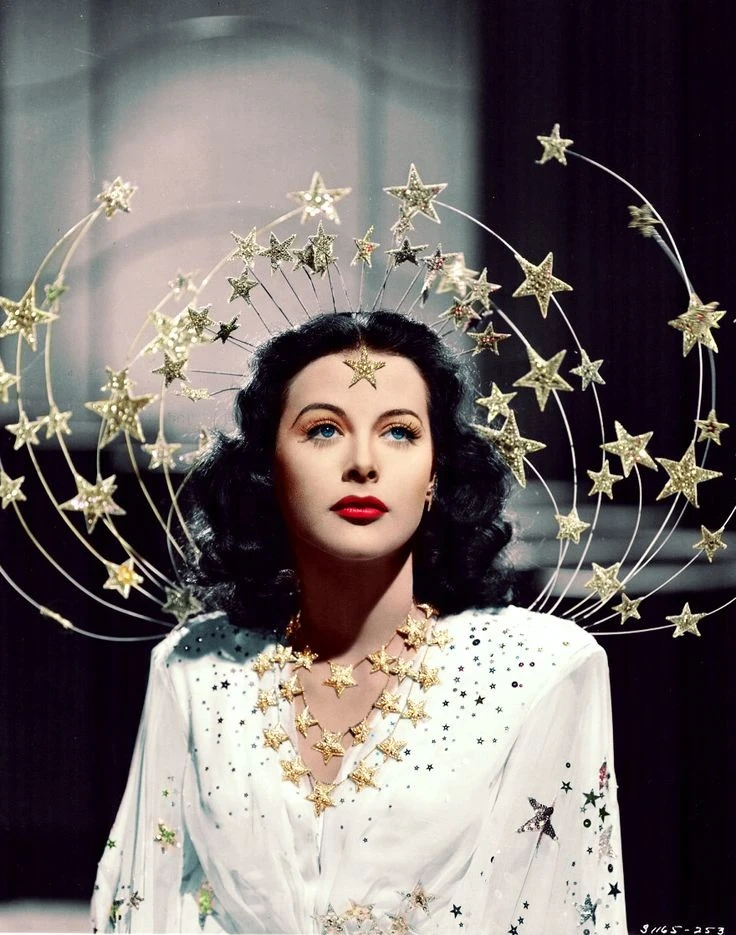 Hedy Lamarr: Minh tinh Hollywood đẹp nhất thế giới, có công tìm ra Wifi - Hình 3