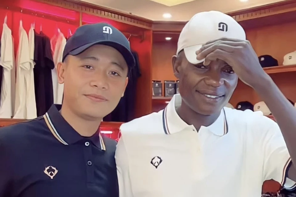 Lindo đăng đàn tố team Châu Phi đuổi khi Quang Linh bị bắt, về VN liền đáp gắt - Hình 1