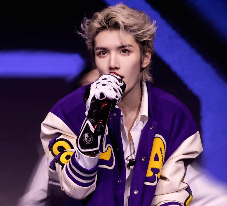 Cbiz male beauty grabbed the hair of a strange girl in the middle of the airport, knocked the phone away, the victim said shocked - Photo 5