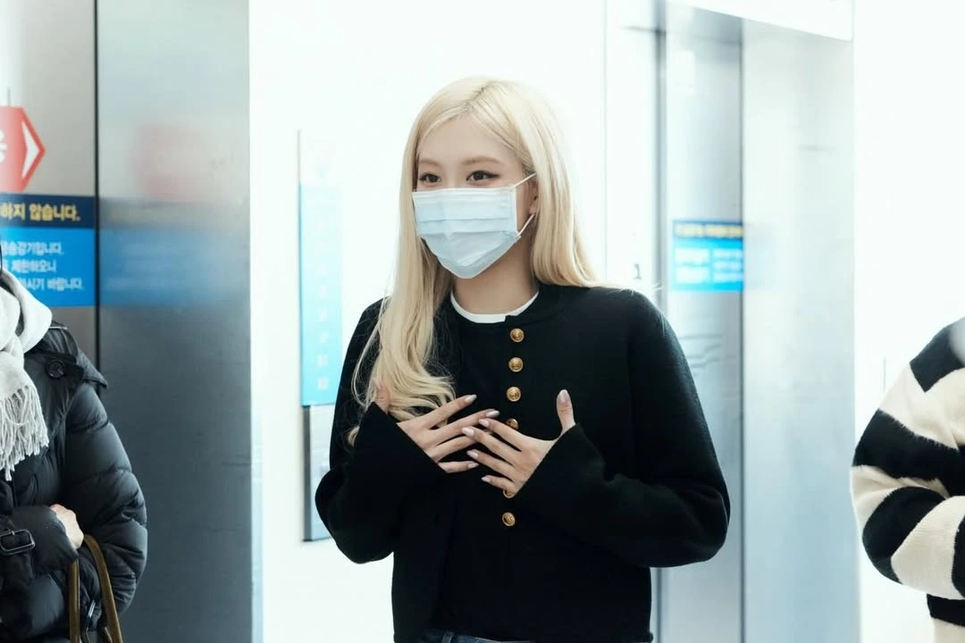 Rosé BLACKPINK đến thăm bệnh nhi Seoul, bất ngờ tiết lộ điều khiến fan xúc động - Hình 2