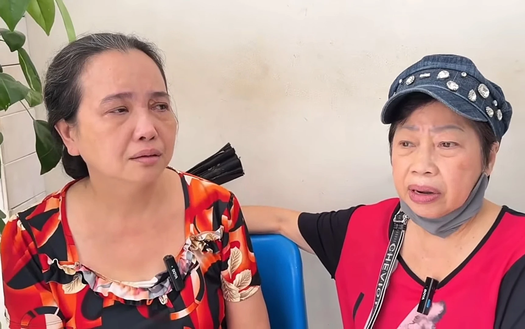 70-year-old Vu Linh Vuong was in a deep coma, the caregiver was stuck asking for help because he ran out of money - Photo 2