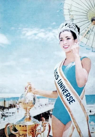 View - 79-year-old Miss Universe was crowned Miss Universe 60 years ago, beauty still "causes a fever" | Showbiz 24h | Entertainment - VGT TV
