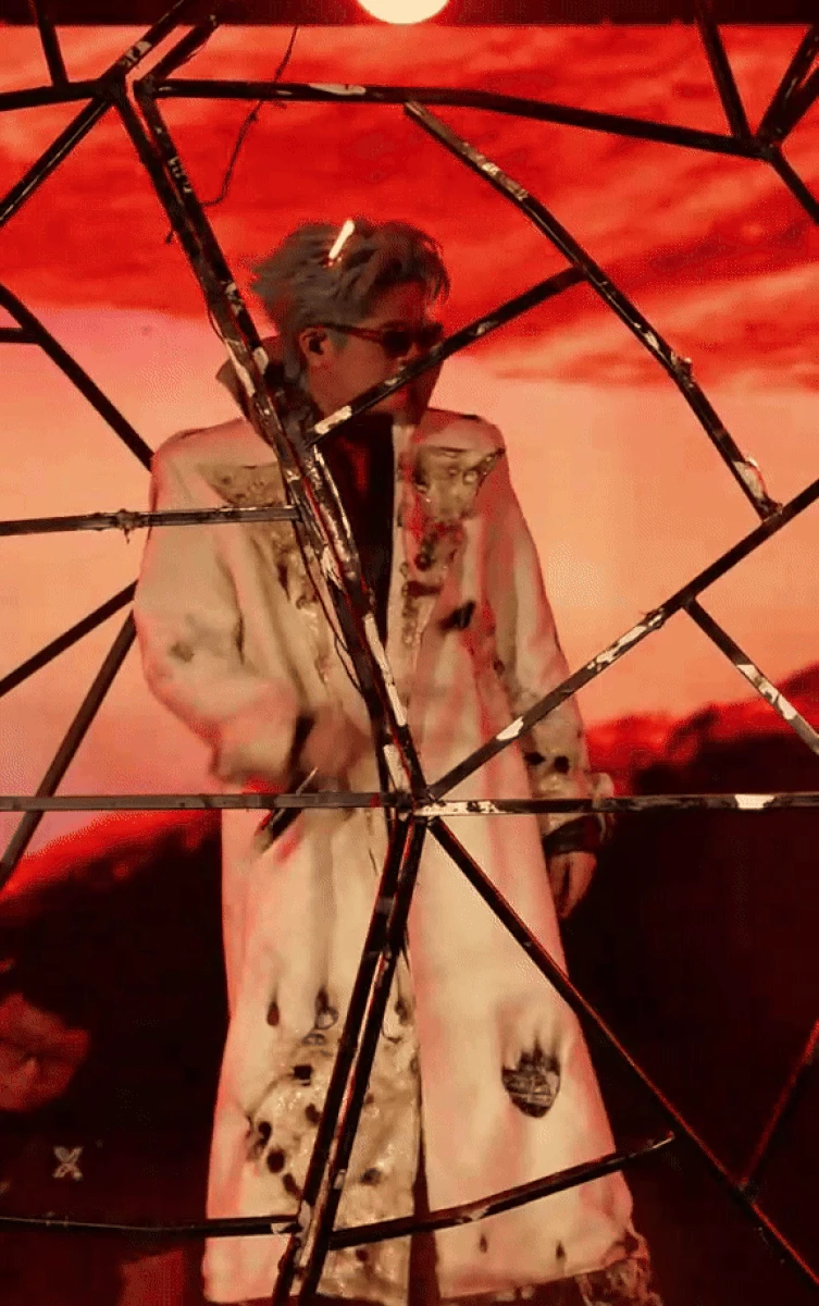 RHYDER đang diễn sung thì tóc bốc cháy, màn xử lý sau đó nhận mưa lời khen - Hình 2