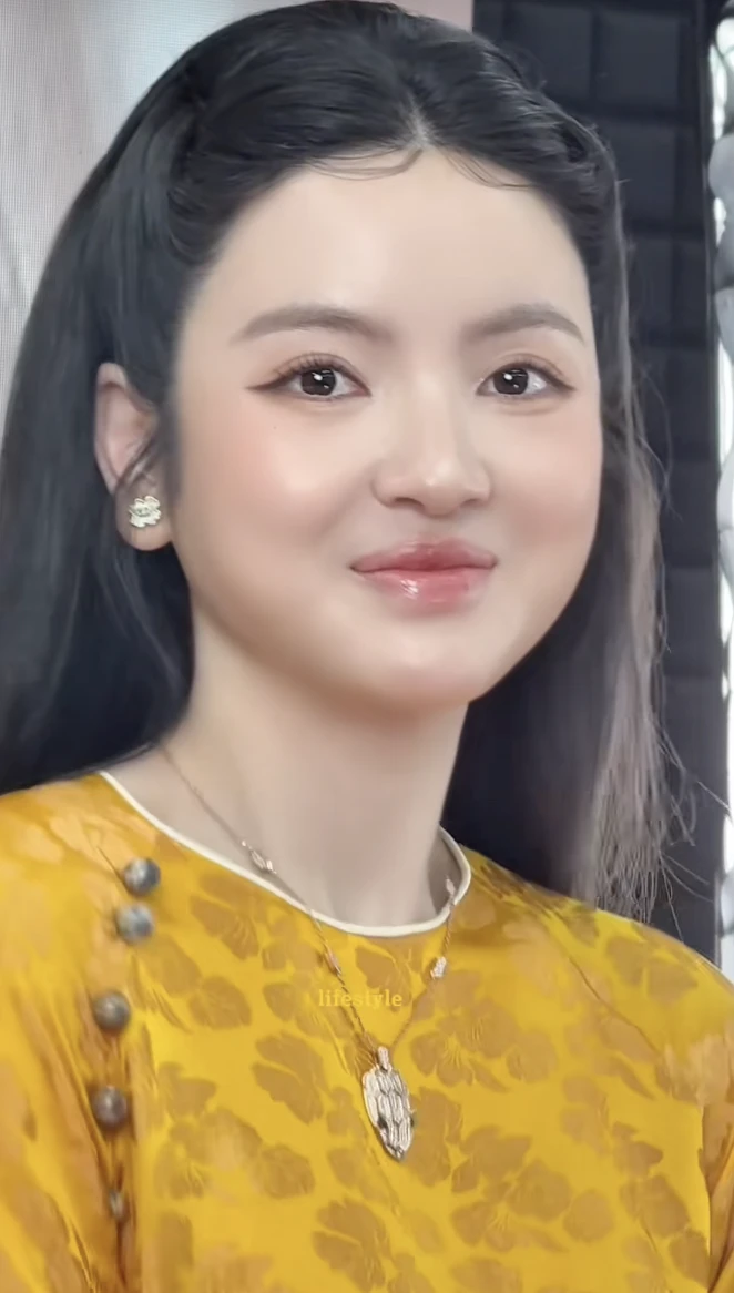 Chu Thanh Huyền lộ nhan sắc thật lúc có app và không app, ai cũng sốc! - Hình 4