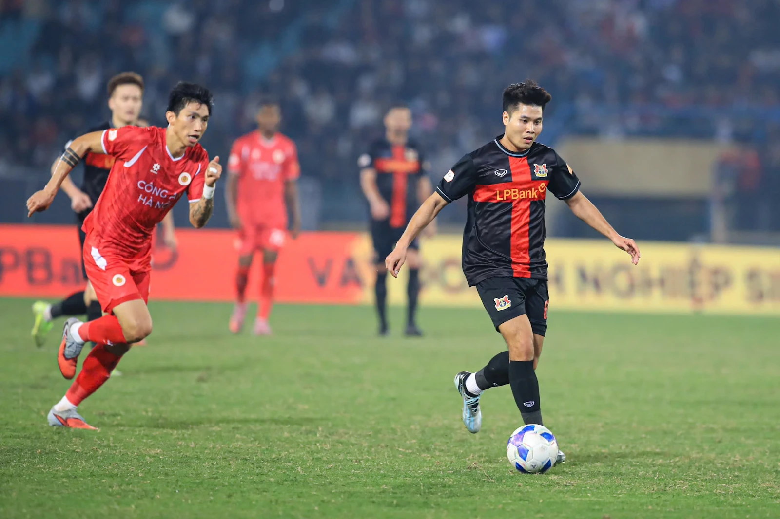 HLV Tây Ban Nha ăn vạ tố CLB của Đình Bắc gian lận, tố thêm trọng tài xử ép? - Hình 2