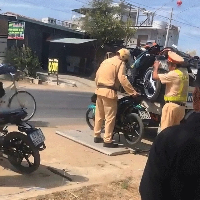 The group of Gia Lai drivers, hiding at the wedding to avoid the traffic police, received a bitter end of 101 million VND - Photo 5