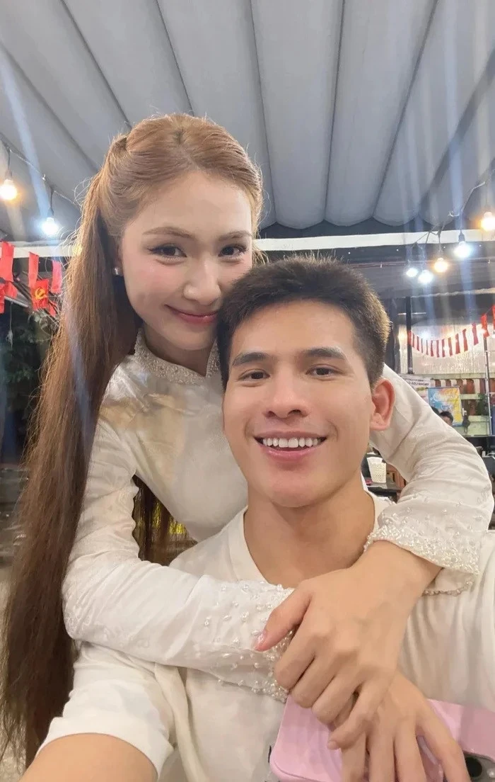 Quốc Thiên: Quán quân Vietnam Idol cầu hôn Hòa Minzy, khóa môi trước 8k người? - Hình 7