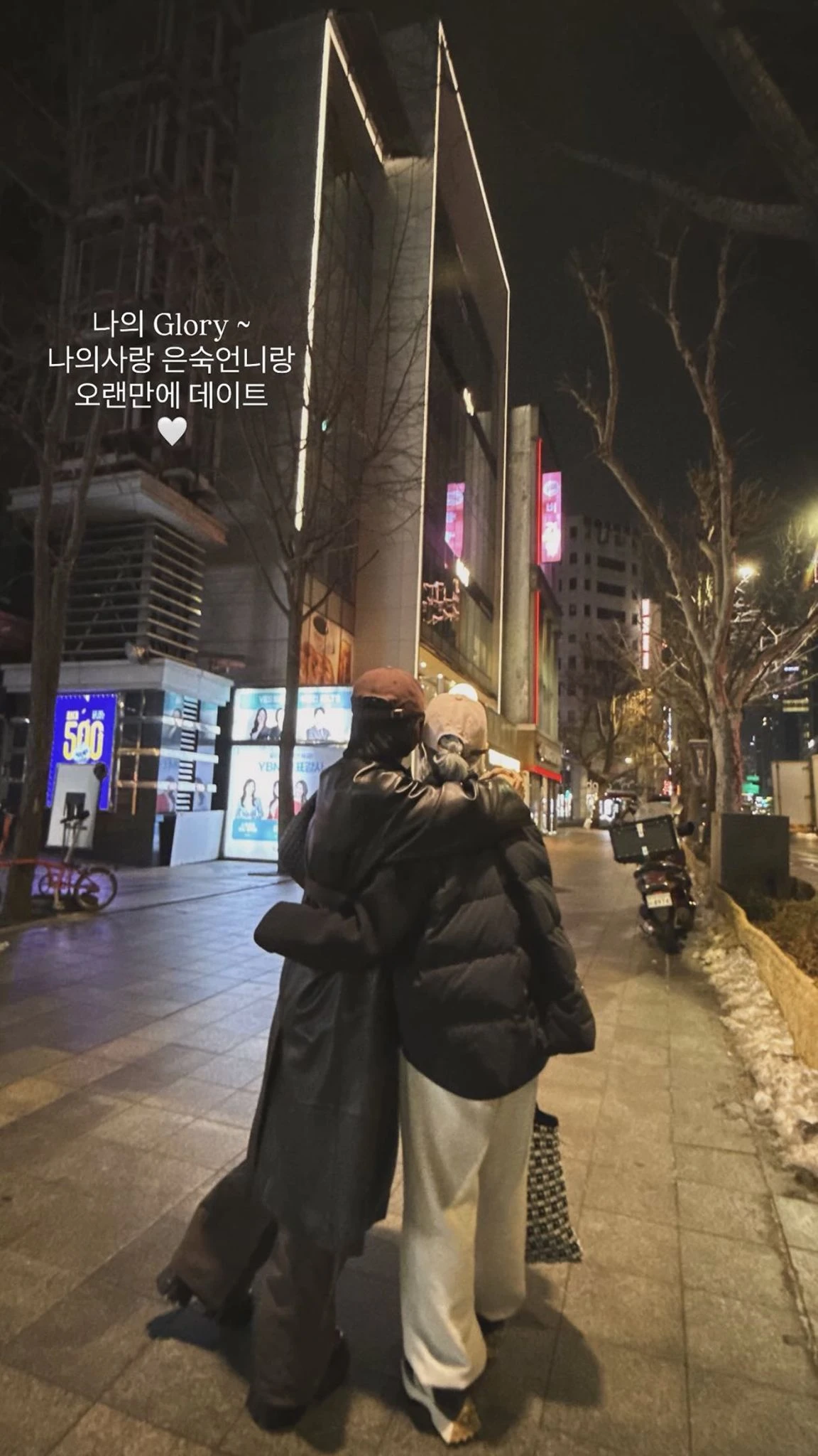 Song Hye Kyo posted an intimate photo in the middle of the night, reminiscing about her relationship with Song Joong Ki - Photo 2