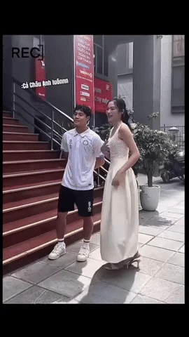 Văn Toàn chụp ảnh thân thiết với nàng Á hậu từng được đẩy thuyền với Đình Bắc - Hình 2