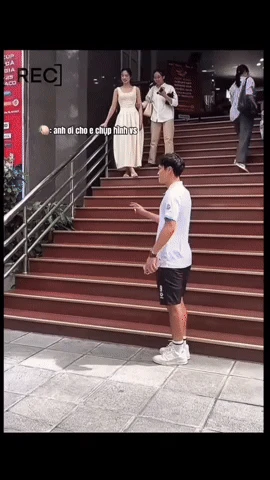 Văn Toàn chụp ảnh thân thiết với nàng Á hậu từng được đẩy thuyền với Đình Bắc - Hình 1