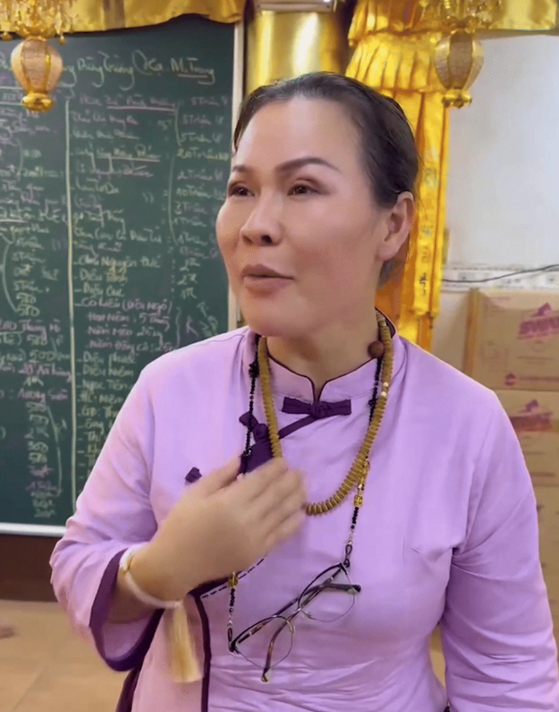 Lý do vợ Quý Bình vắng mặt trong giỗ đầu, netizen lo lắng cho con trai Eric - Hình 5