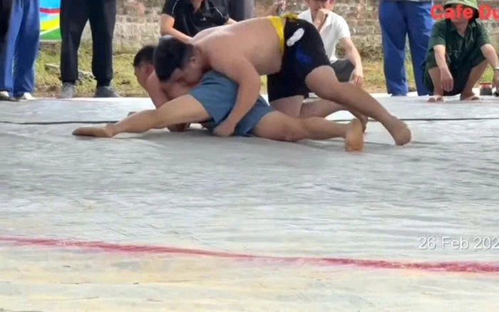 Đô vật ra đi sau pha quật mạnh, lộ chi tiết uống rượu, chênh lệch hạng cân? - Hình 2