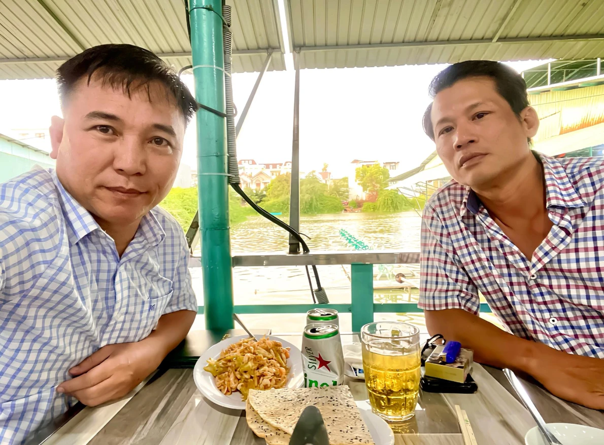 Gallery - Thuong Tin's son holds 100-day memorial service, speaks heartbreakingly, revealing his difficult life. | Vietnamese showbiz | Vietnamese stars - VGT TV