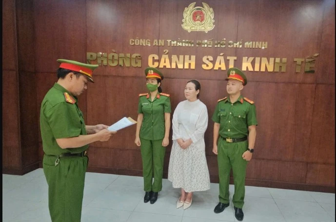 Vợ diễn viên Quý Bình bị công an khám xét nơi ở, thu giữ chứng cứ khó chối cãi - Hình 1