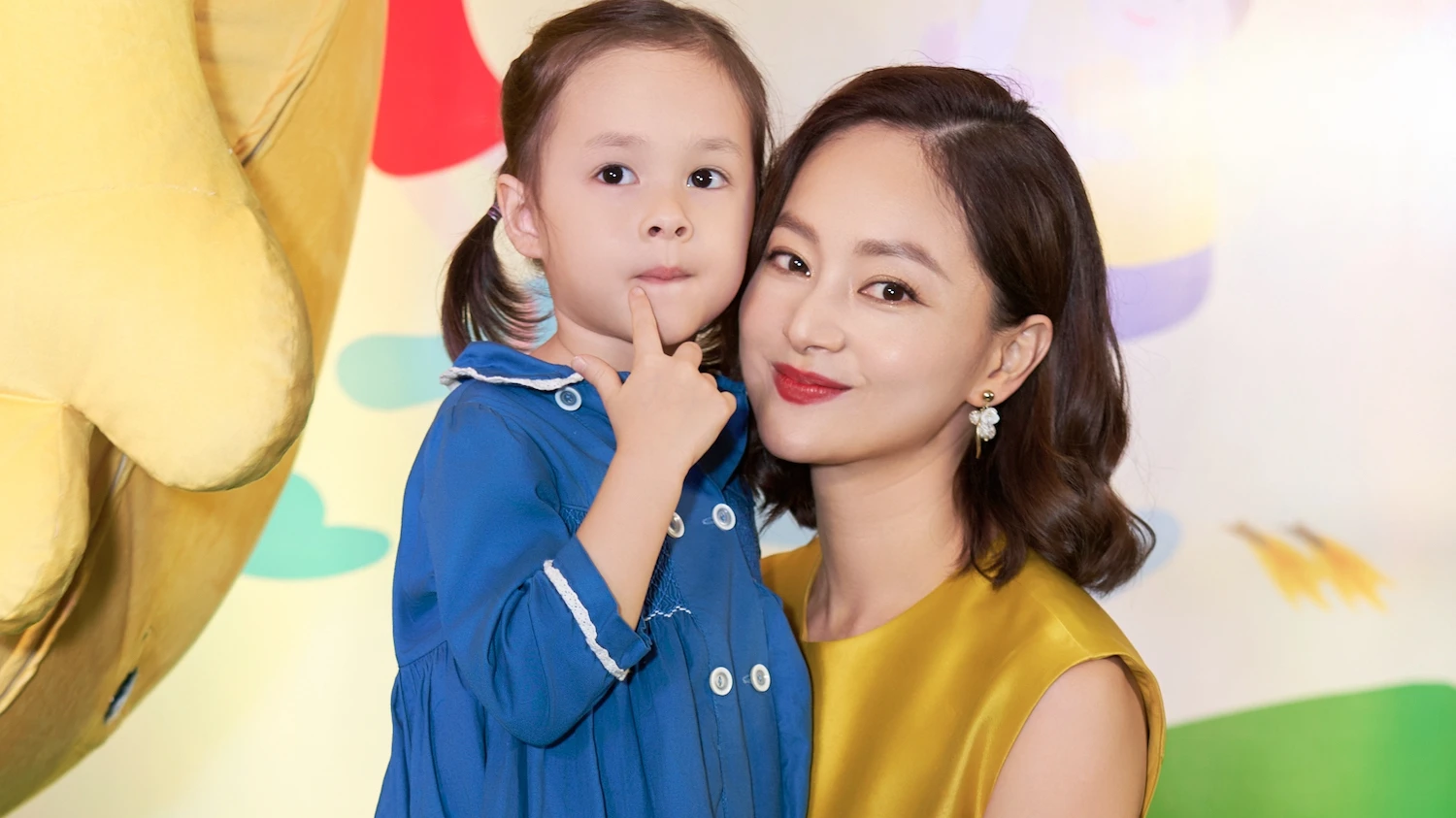 Gallery - Lan Phuong takes a break from acting, struggles to raise her child, and sends a shocking ultimatum to her ex-husband. | Vietnamese showbiz | Vietnamese stars - VGT TV