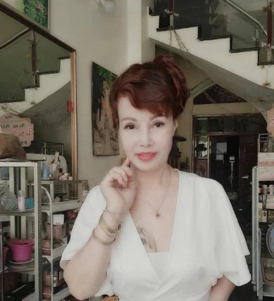 Thu Sao lộ ảnh mặc váy cưới, rộ tin chốt tình trẻ tomboy, CĐM sốc - Hình 4