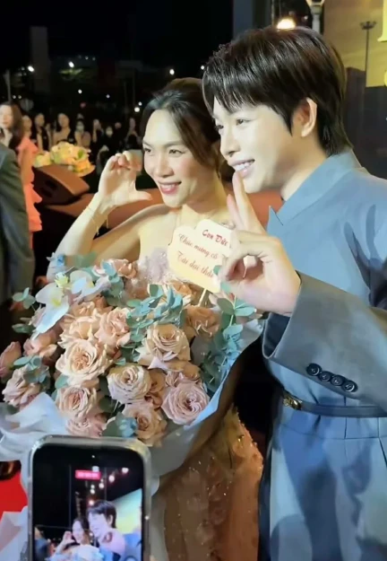 Duc Phuc burst into tears, sending heartfelt words to the most important woman after 10 years - Photo 2