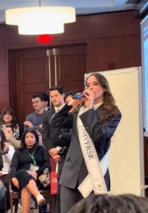 Miss Universe 2025 bị mỉa mai, đòi trả vương miện tại Harvard, đáp trả cực gắt - Hình 4