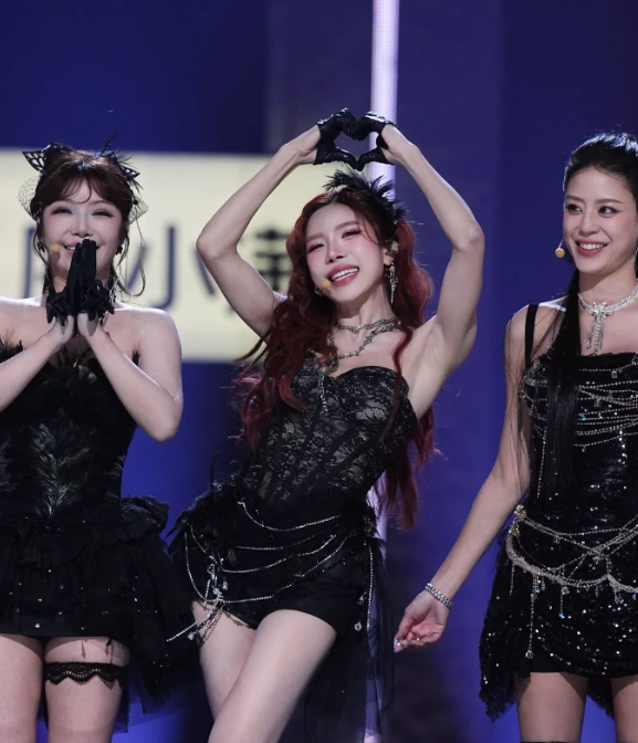 Gallery - Trang Pháp ấm ức, bị BTC Đạp Gió đá khỏi Top 20, 'Ông lớn Cbiz' ra tối hậu thư? | Showbiz Việt | Sao Việt - VGT