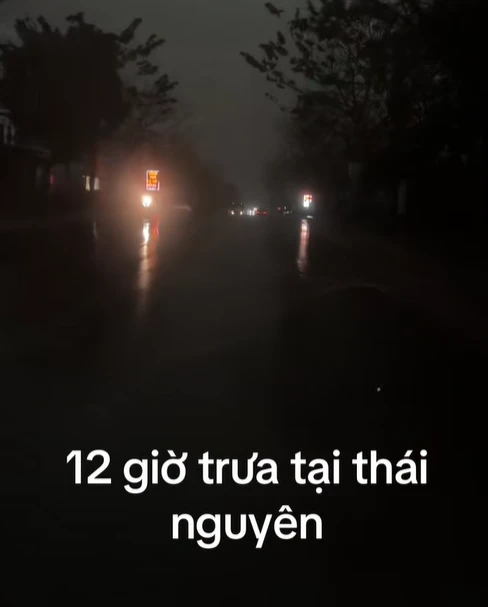Bầu trời Hưng Yên đang sáng trưng bỗng tối sầm giữa trưa, CĐM mua đồ tích trữ? - Hình 3