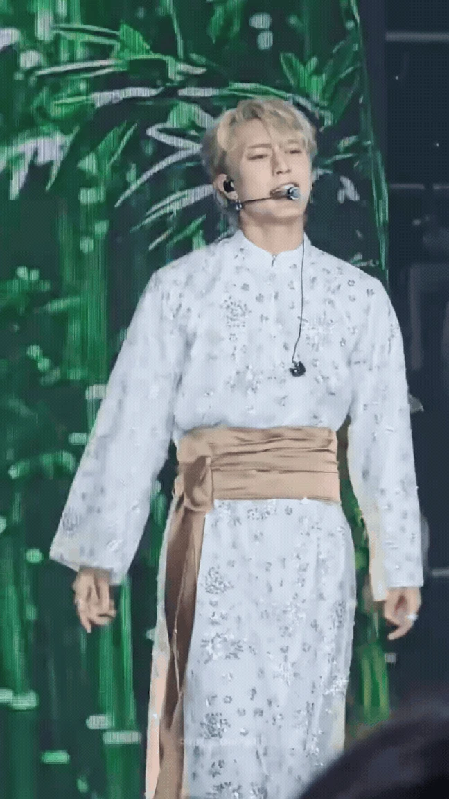 Thái Lê Minh Hiếu: Hot vì ngoại hình, chưa debut đã viral khắp mạng xã hội - Hình 2