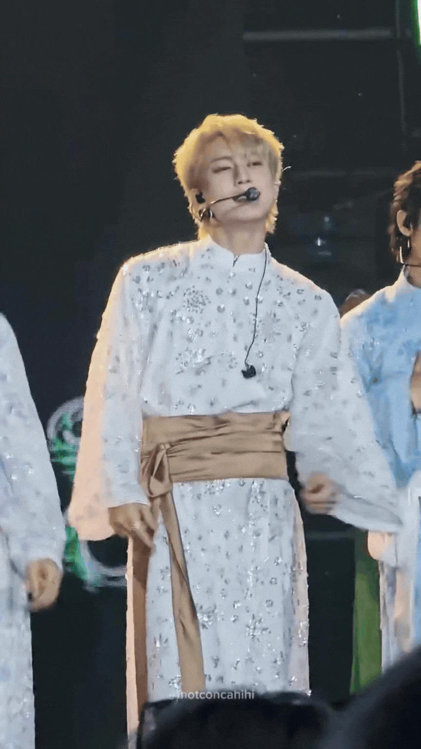 Thái Lê Minh Hiếu: Hot vì ngoại hình, chưa debut đã viral khắp mạng xã hội - Hình 1