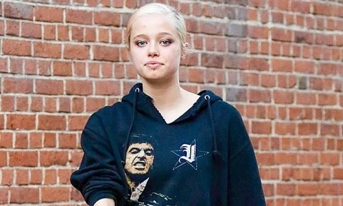 Angelina Jolies daughter stars in a Kpop MV, her mothers appearance causes a fever - Photo 5