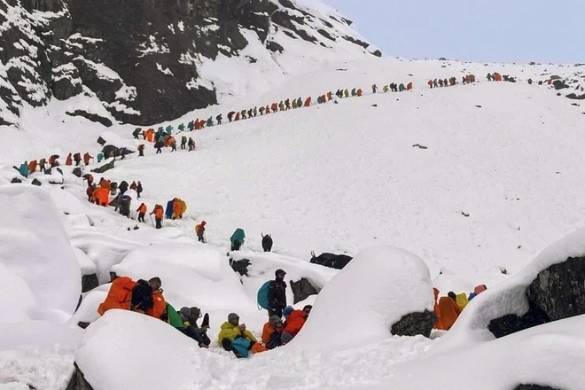 Everest lộ đường dây trục lợi 523 tỷ: Dầu độc du khách, phi công y tế tiếp tay - Hình 5