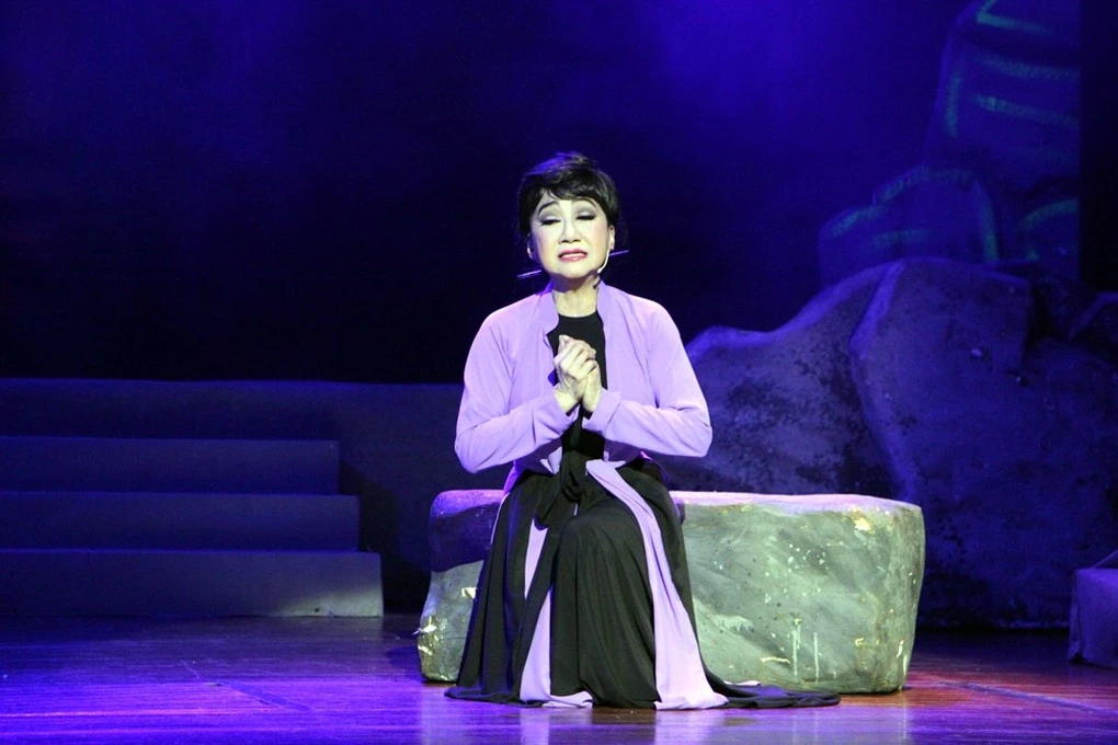 Peoples Artist Le Thien choked up missing Vu Linh, recreating the memories of the old Cai Luong stage - Photo 2