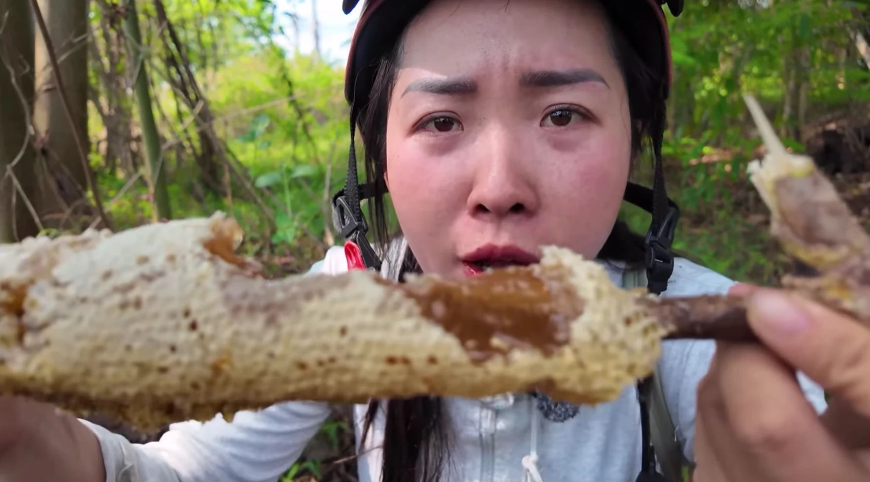 Vợ Sang Vlog lên tiếng về tình trạng nguy cấp của chồng, bị ép làm một điều - Hình 1