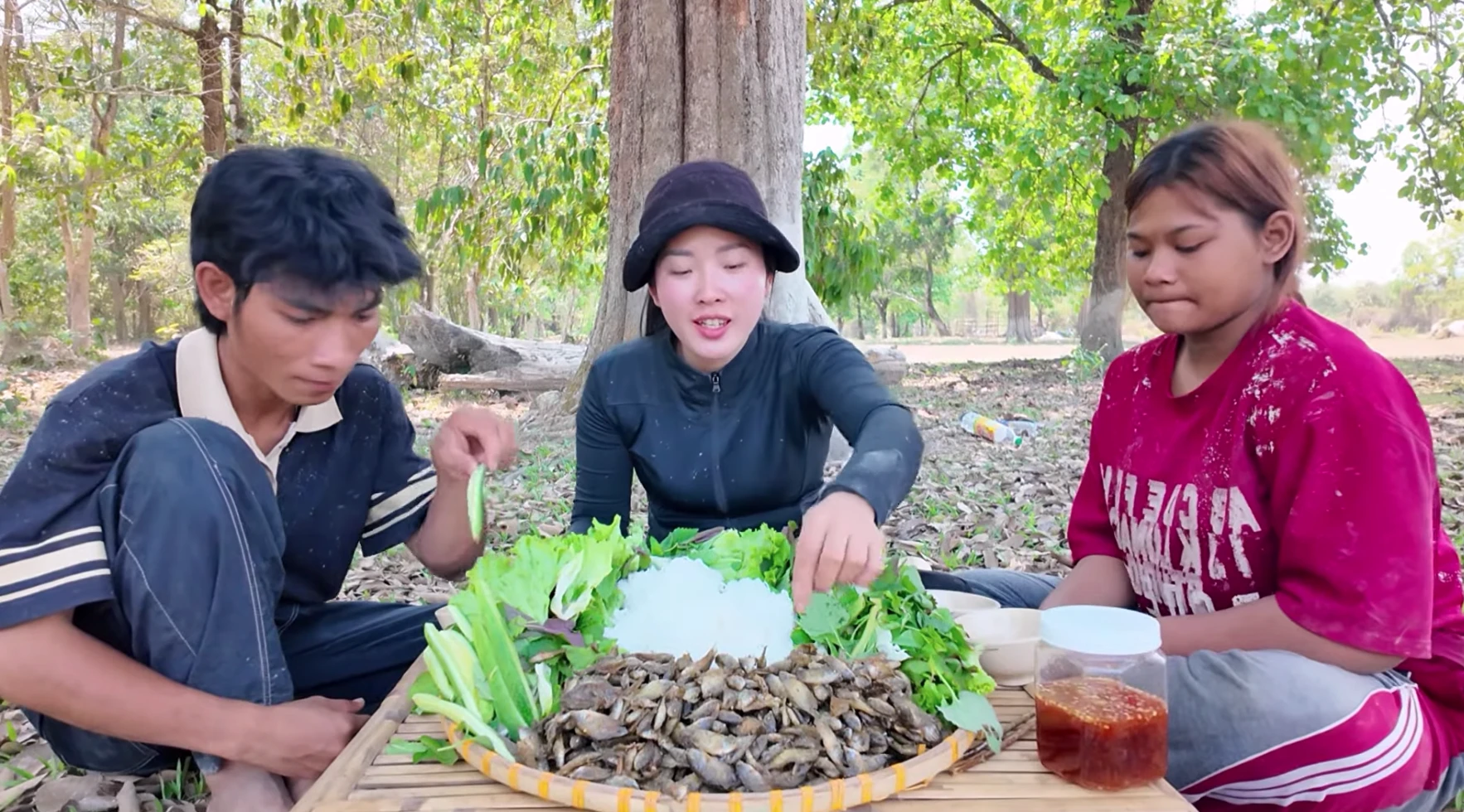 Vợ Sang Vlog lên tiếng về tình trạng nguy cấp của chồng, bị ép làm một điều - Hình 2